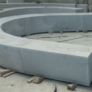 衡水 芝麻白花岗岩光面弧形坐凳