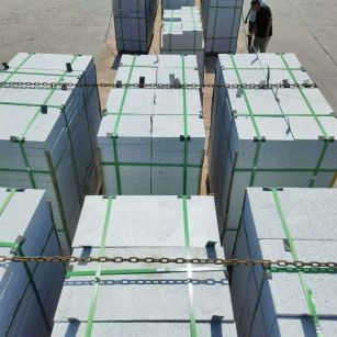 衡水 芝麻白花岗岩5公分地铺石 花岗岩厂家工厂装车日常