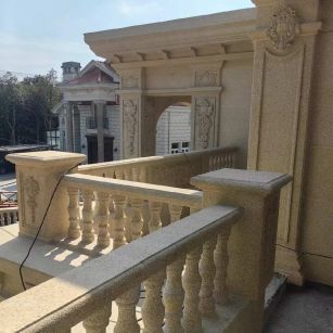 衡水 黄金麻别墅外墙干挂雕花配合阳台栏杆花瓶柱