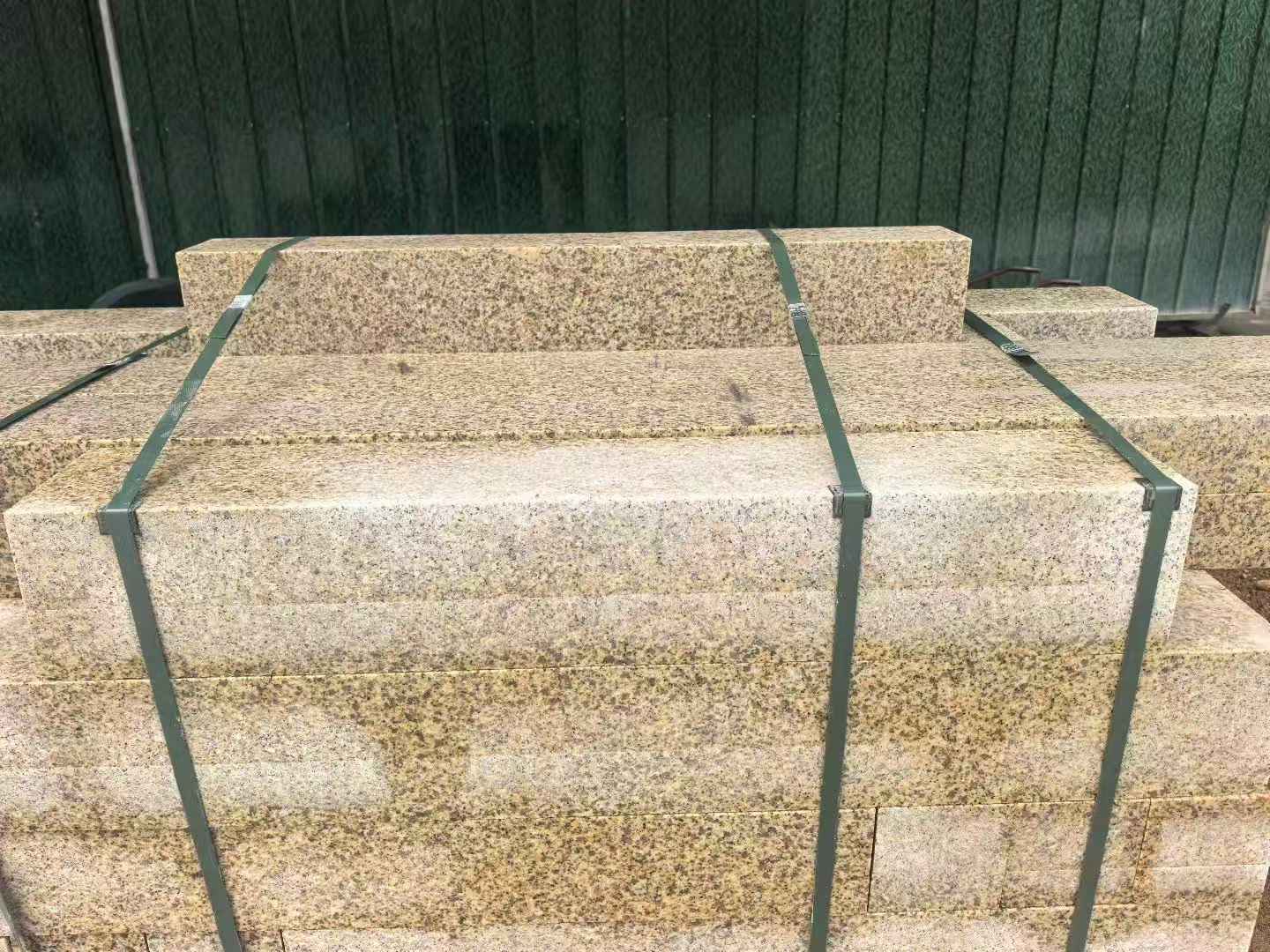 衡水 黄金麻花岗岩石材机切面栏杆料半成品