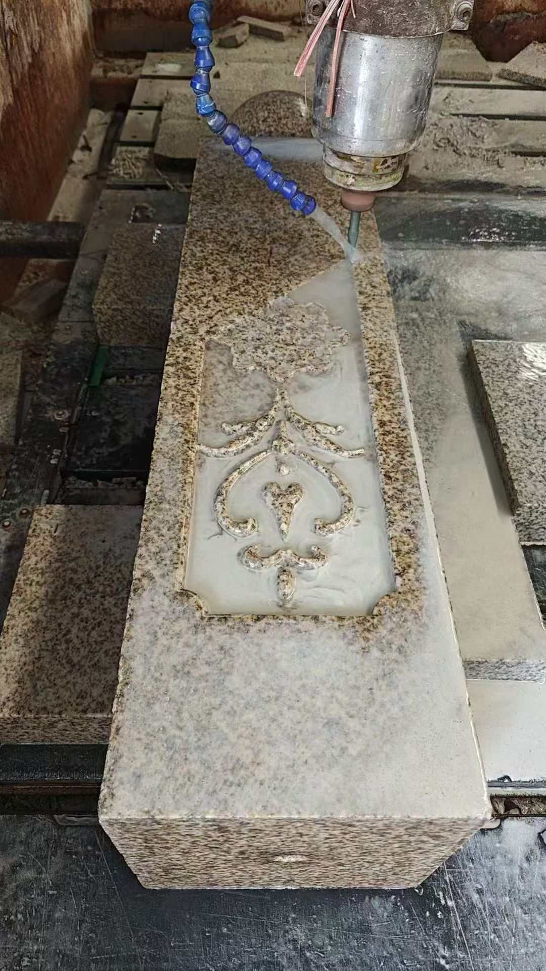 衡水 黄金麻花岗岩异形加工雕刻栏杆大柱