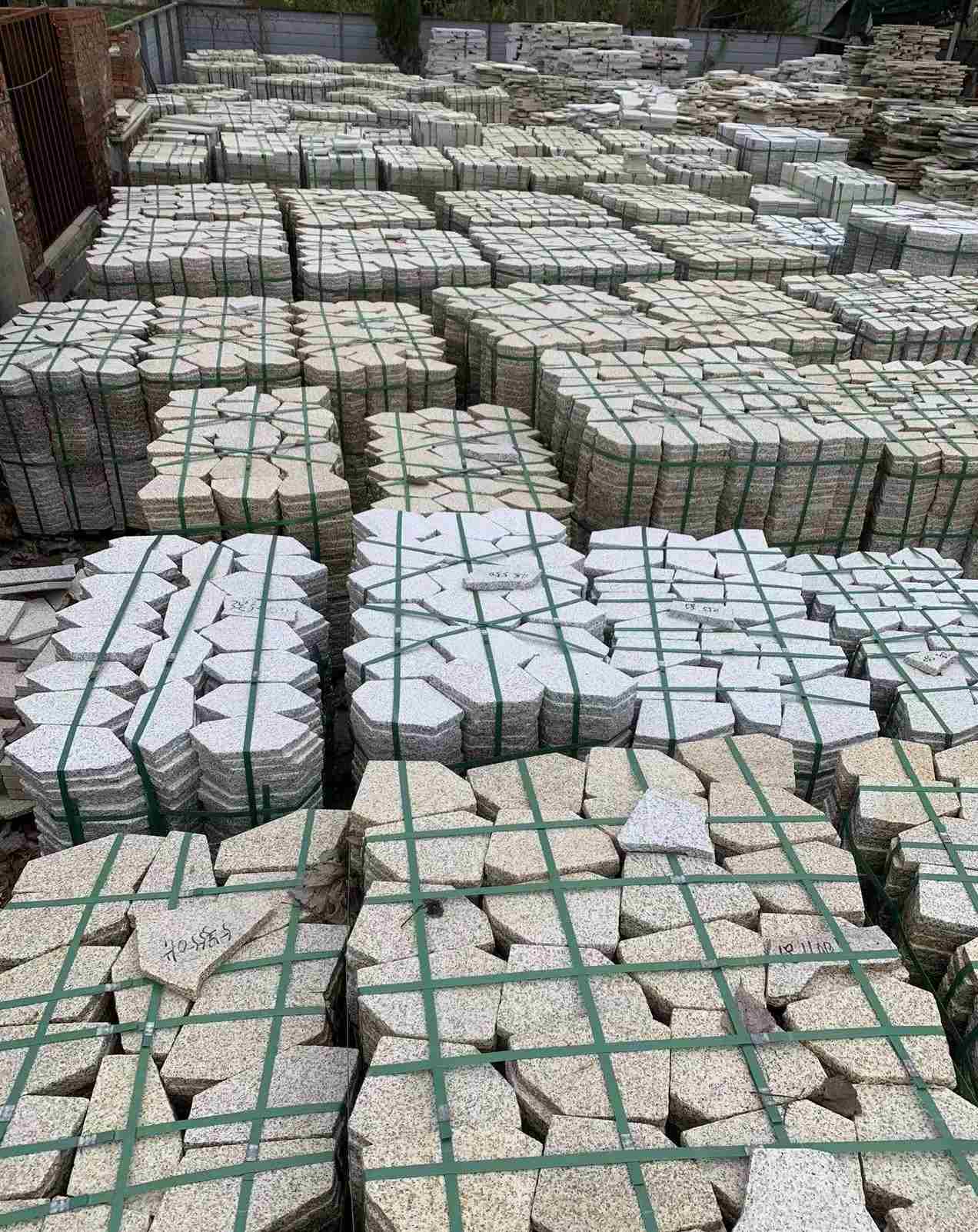 衡水 黄金麻白麻花岗岩荔枝面地铺石(冰裂纹)