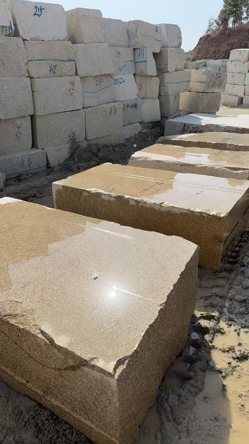 衡水 黄金麻方料堆场洗料分选中，原材料充足