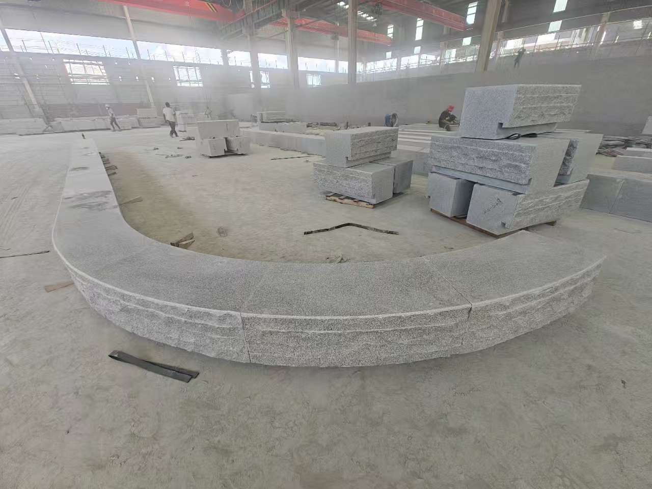 衡水 芝麻白异形坐凳，自然面光面弧形加工