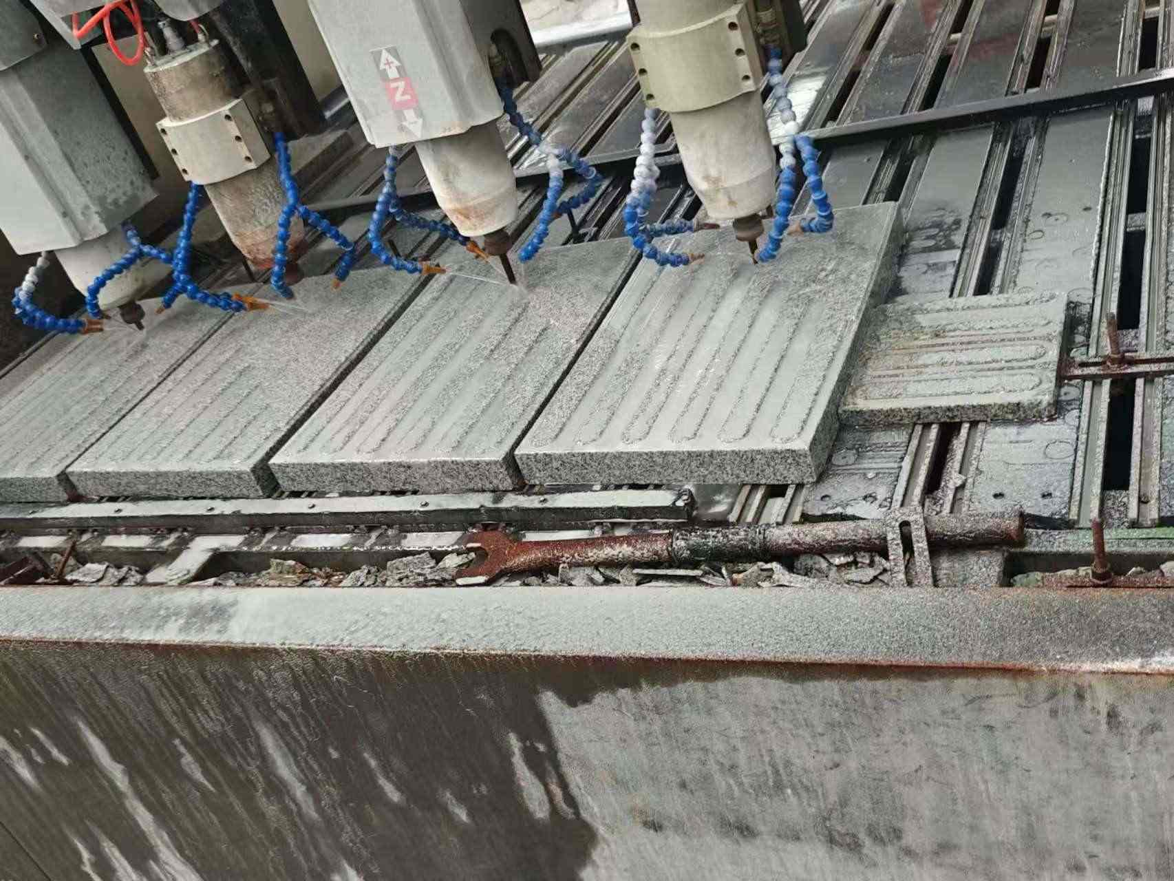 衡水 芝麻白花岗岩荔枝面盲道雕刻