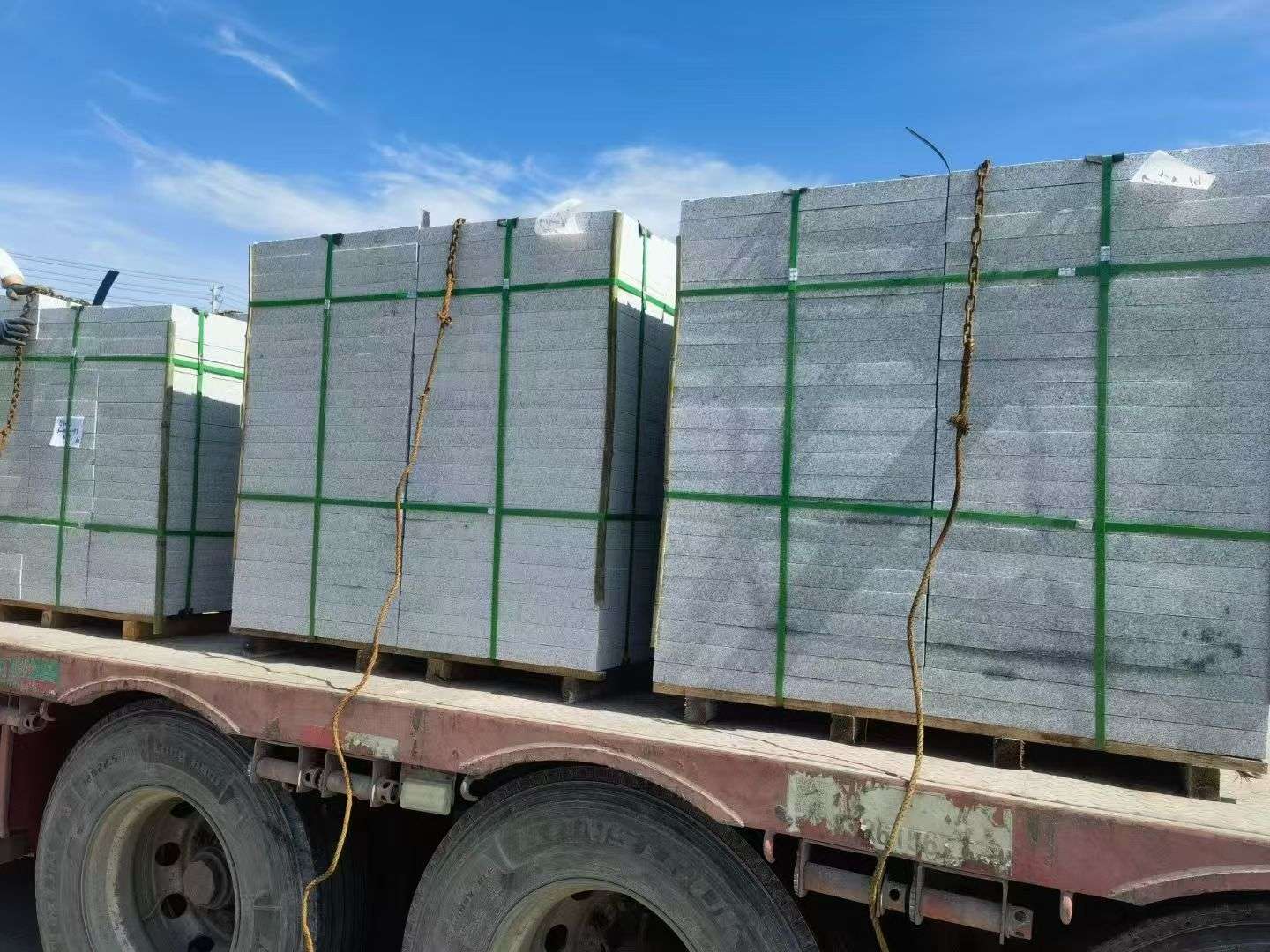 衡水 芝麻白花岗岩地铺石装车日常