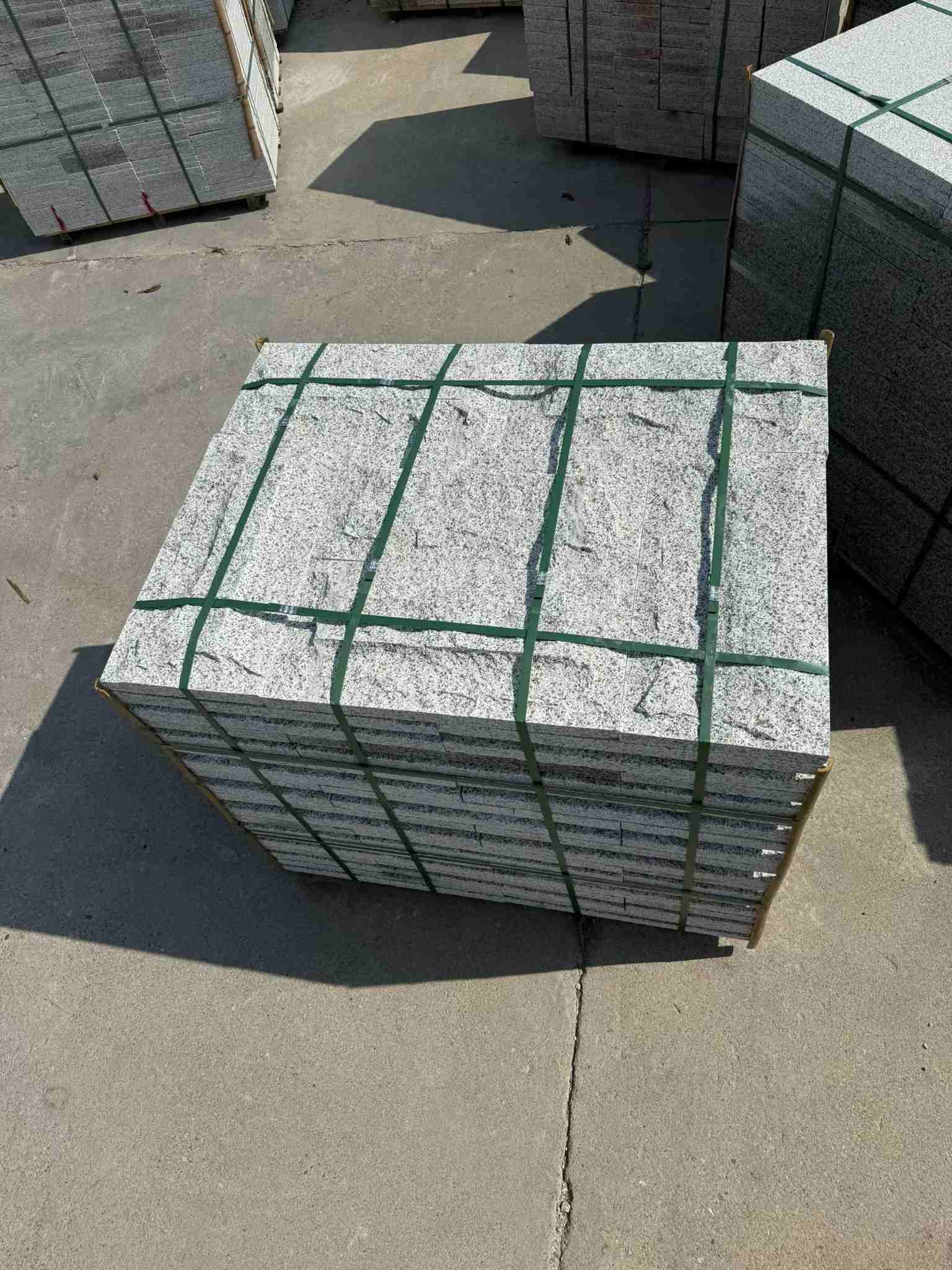 衡水 白麻花岗岩石材自然面蘑菇石成品