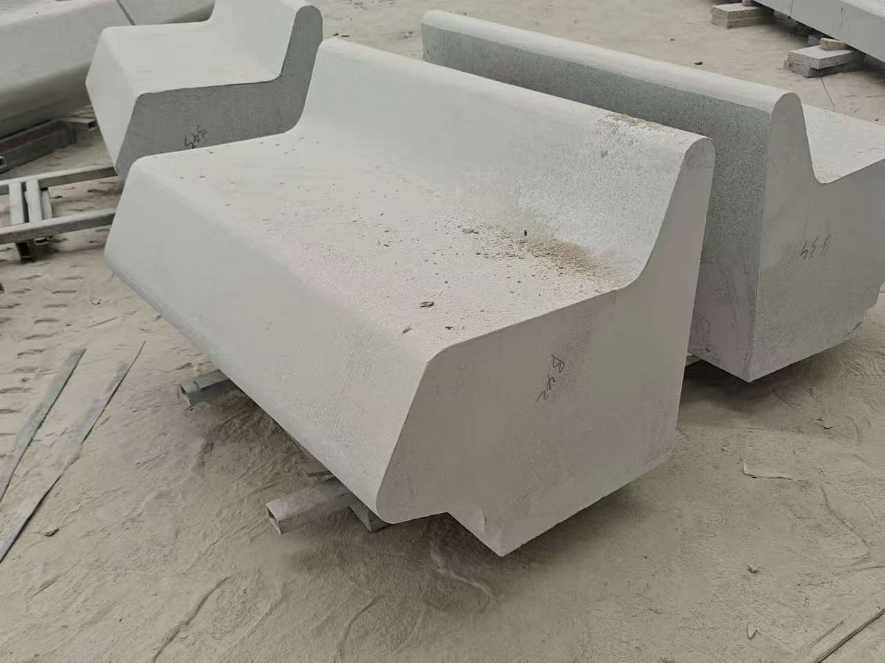 衡水 芝麻白花岗岩异形坐凳，石凳